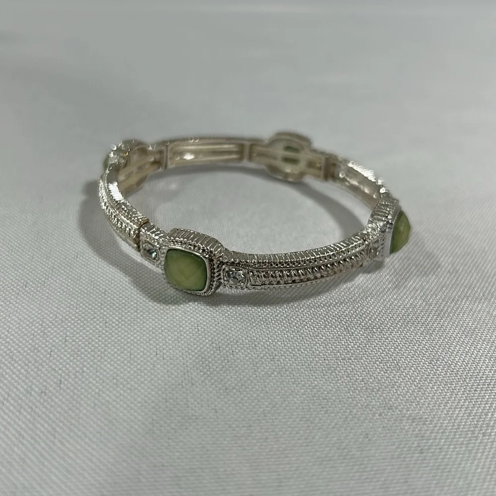 Elegant Silver Toned Stretch Bracelet Green Gemstone - Picture 2 of 3